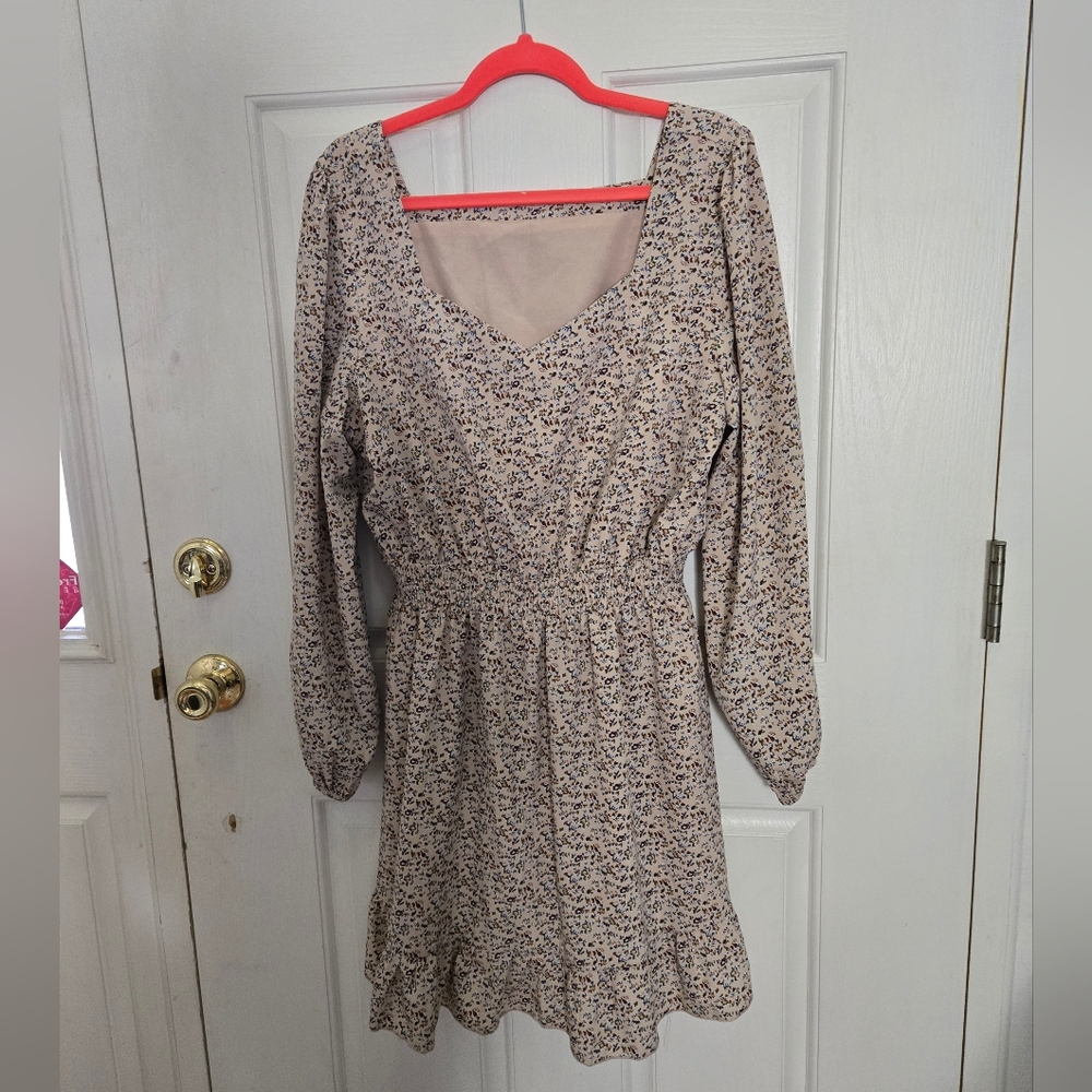 Beige with tiny flowers long-sleeved flowy dress.